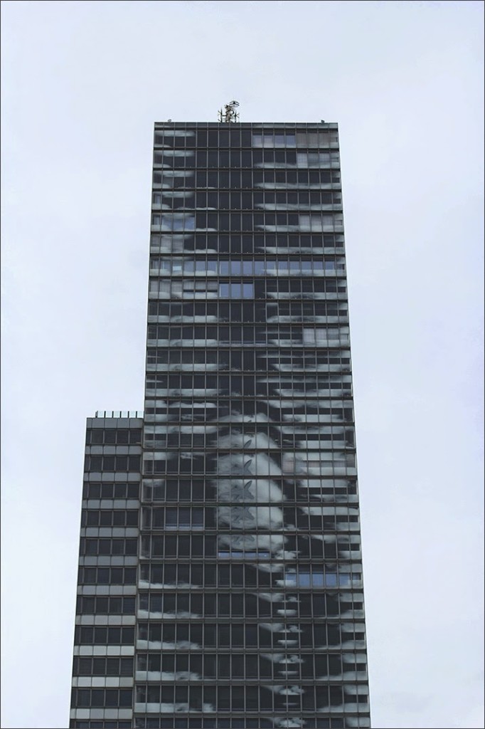 Bild von der Fassade des KölnTurm im Kölner MediaPark