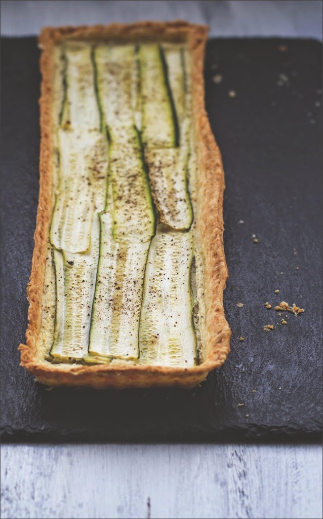 Zucchini-Tarte mit Ziegenfrischkäse und Parmesan-Knusperboden - moey&amp;#39;s ...