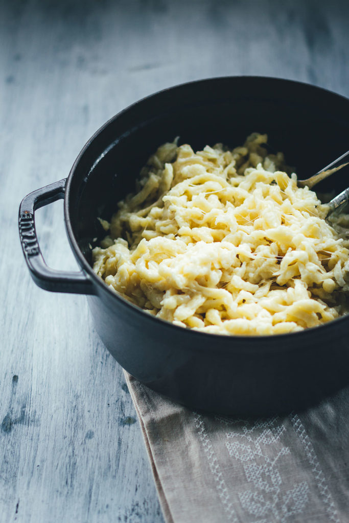 Käsespätzle mit geschmorten Zwiebeln - moey&amp;#39;s kitchen foodblog