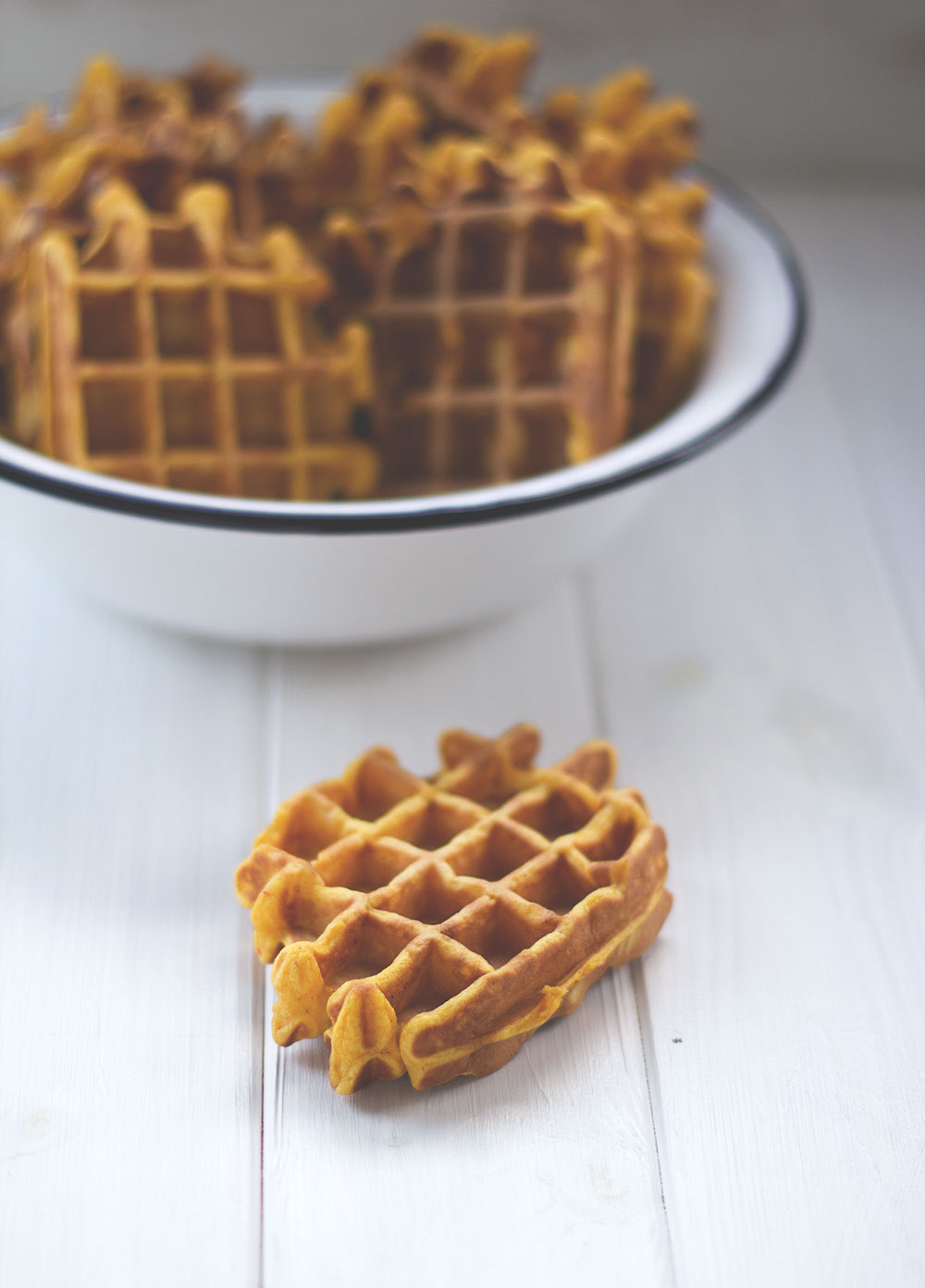 Süße Kürbis-Waffeln mit Honig-Zimt-Butter - moey&amp;#39;s kitchen foodblog