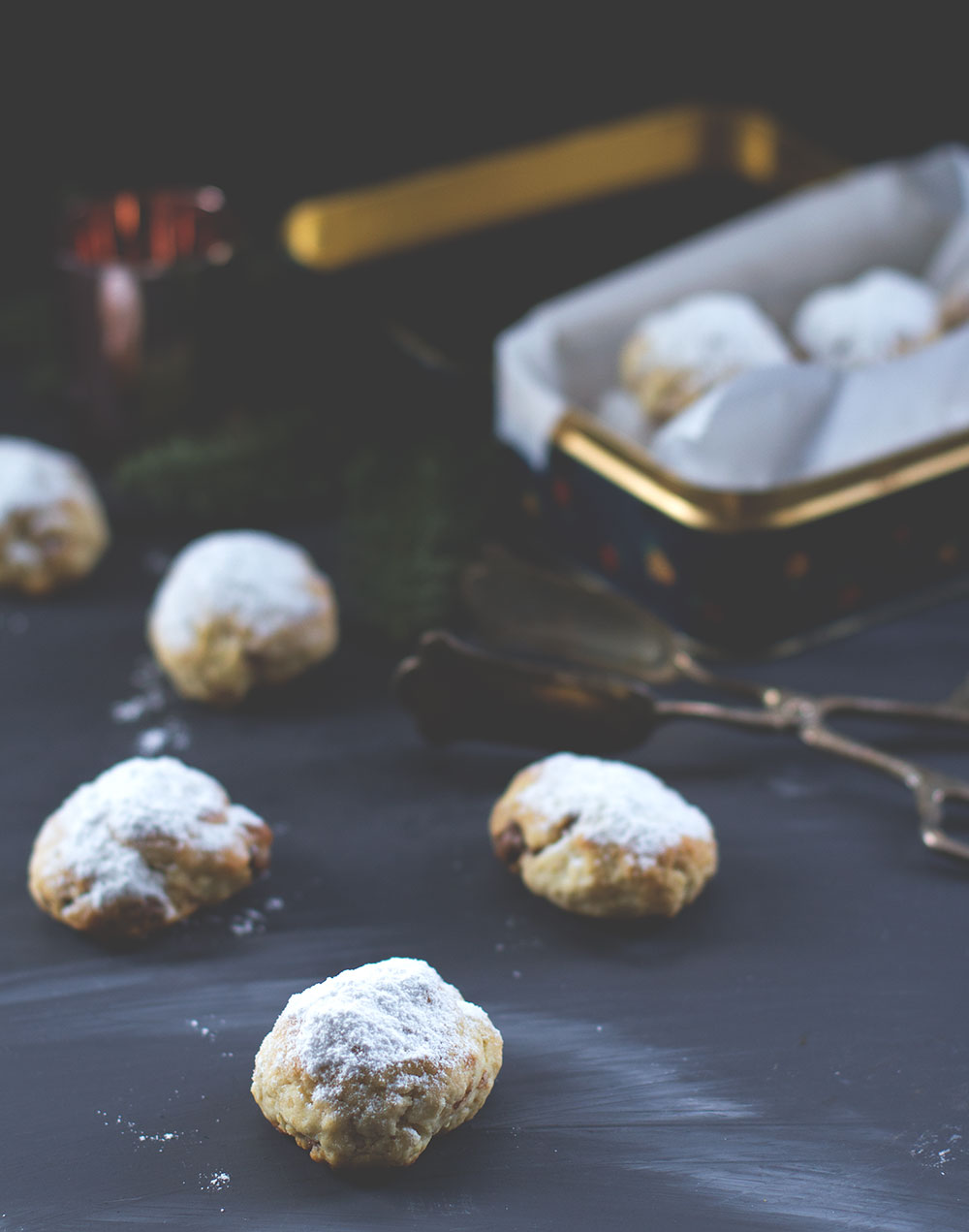 Rezept für Nougat-Stollenkonfekt mit Mandeln | moeyskitchen.com #stollenkonfekt #nougatstollen #weihnachtsplätzchen #weihnachtskekse #weihnachtsbäckerei #rezepte #foodblogger