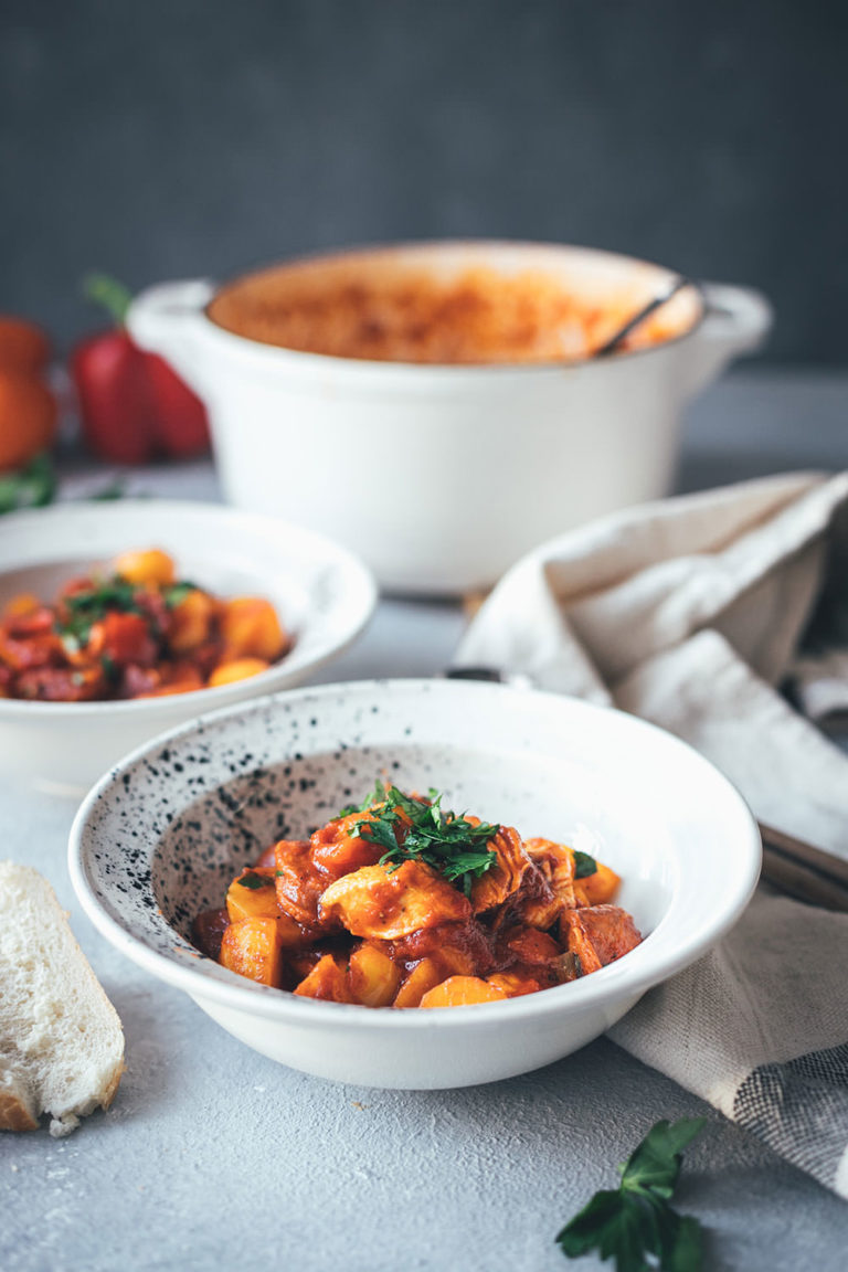 Spanischer Kartoffel-Paprika-Eintopf mit Chorizo und Hähnchenbrust ...