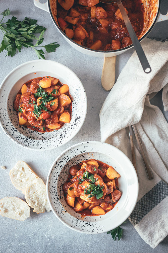 Spanischer Kartoffel-Paprika-Eintopf mit Chorizo und Hähnchenbrust ...