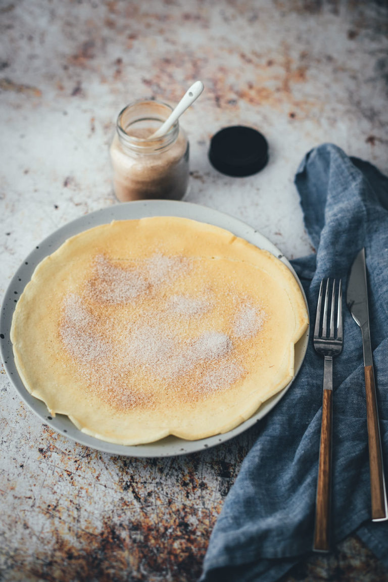 Einfache Pfannkuchen – Grundrezept Für Omas Klassiker - Moey's Kitchen ...