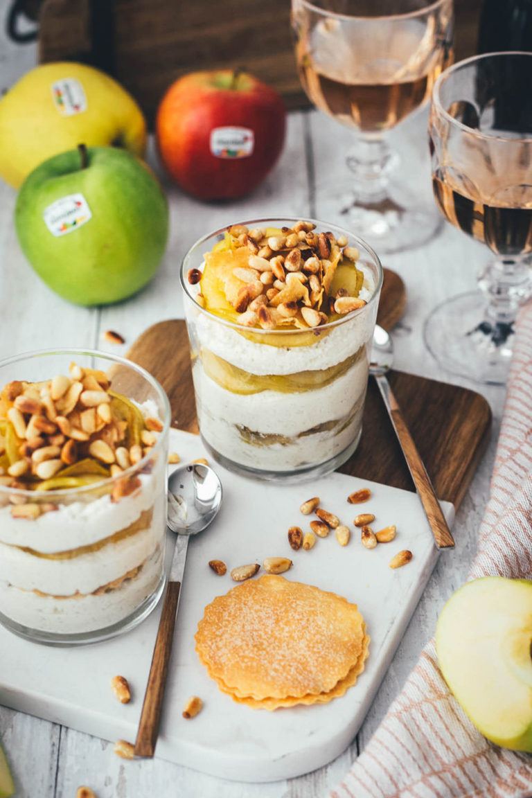 ApfelstrudelDessert im Glas mit Südtiroler Apfel g.g.A