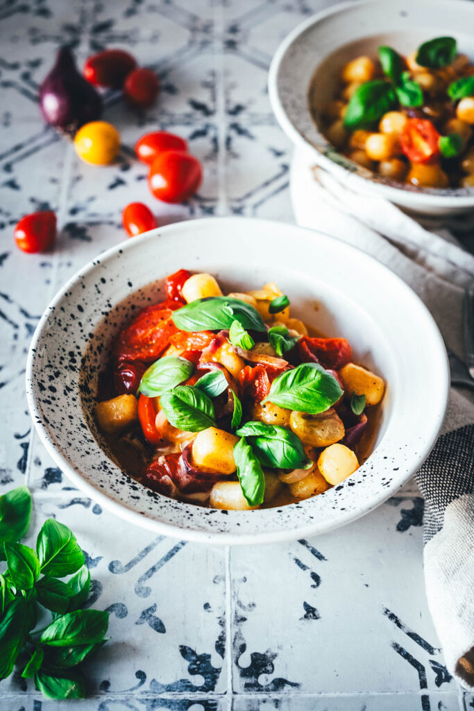 15 Minuten Gnocchi Pfanne mit Tomaten und Mozzarella - moey&amp;#39;s kitchen ...