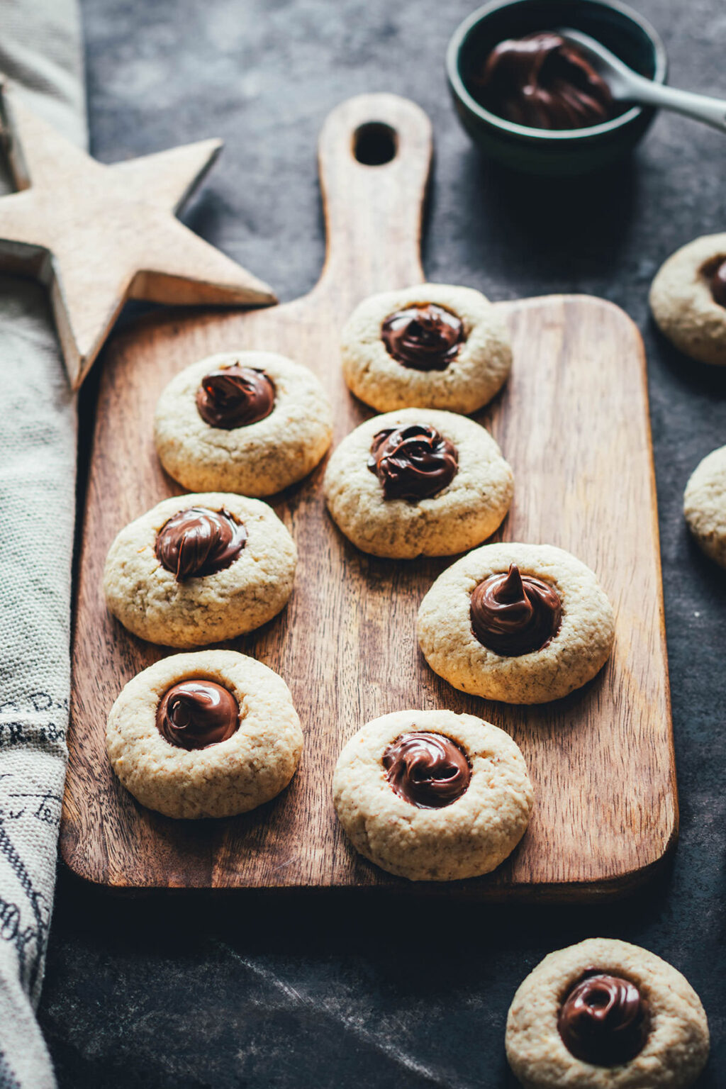 Einfache Haselnussplätzchen mit Nuss-Nougat-Creme - moey&amp;#39;s kitchen foodblog