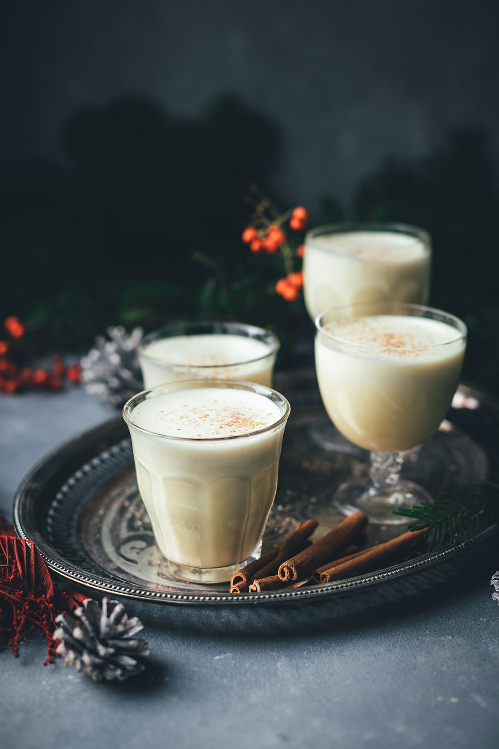 Rezept für warmen Eggnog | amerikanischer Eierpunsch, der hervorragend zu Weihnachten passt | mit oder ohne Alkohol möglich | zur Zubereitung im Topf oder Thermomix | moeyskitchen.com